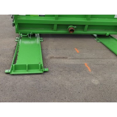 Najazd prowadzący pod kontenery hakowe